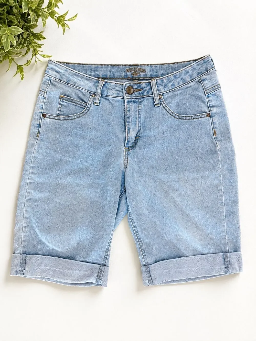 Lee Riders Women’s Light Wash Denim Bermuda Shorts Cuffed Stretch Casual Sz 31